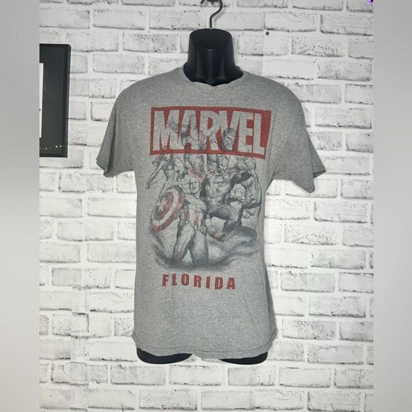 Marvel Gray Graphic T-Shirt, Captain America, Hulk Size Medium - Picture 1 of 5